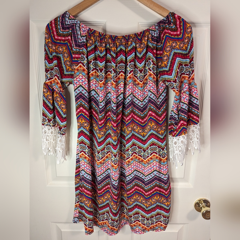 Win Win Women's colorful lace sleeve tunic size large-XL